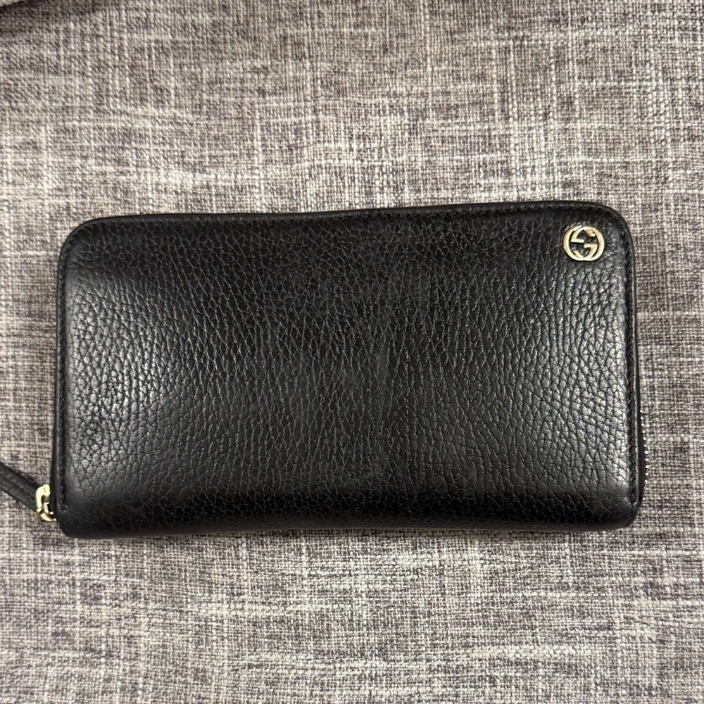 Gucci Black Leather Wallet with Gold Emblem - Picture 1 of 9